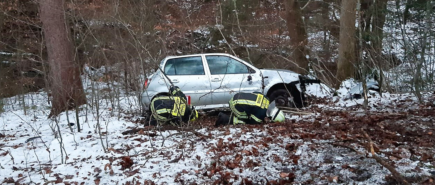 Feuerwehreinsatz am Hochberg – Fahrer mit Schutzengel nur leicht verletzt
