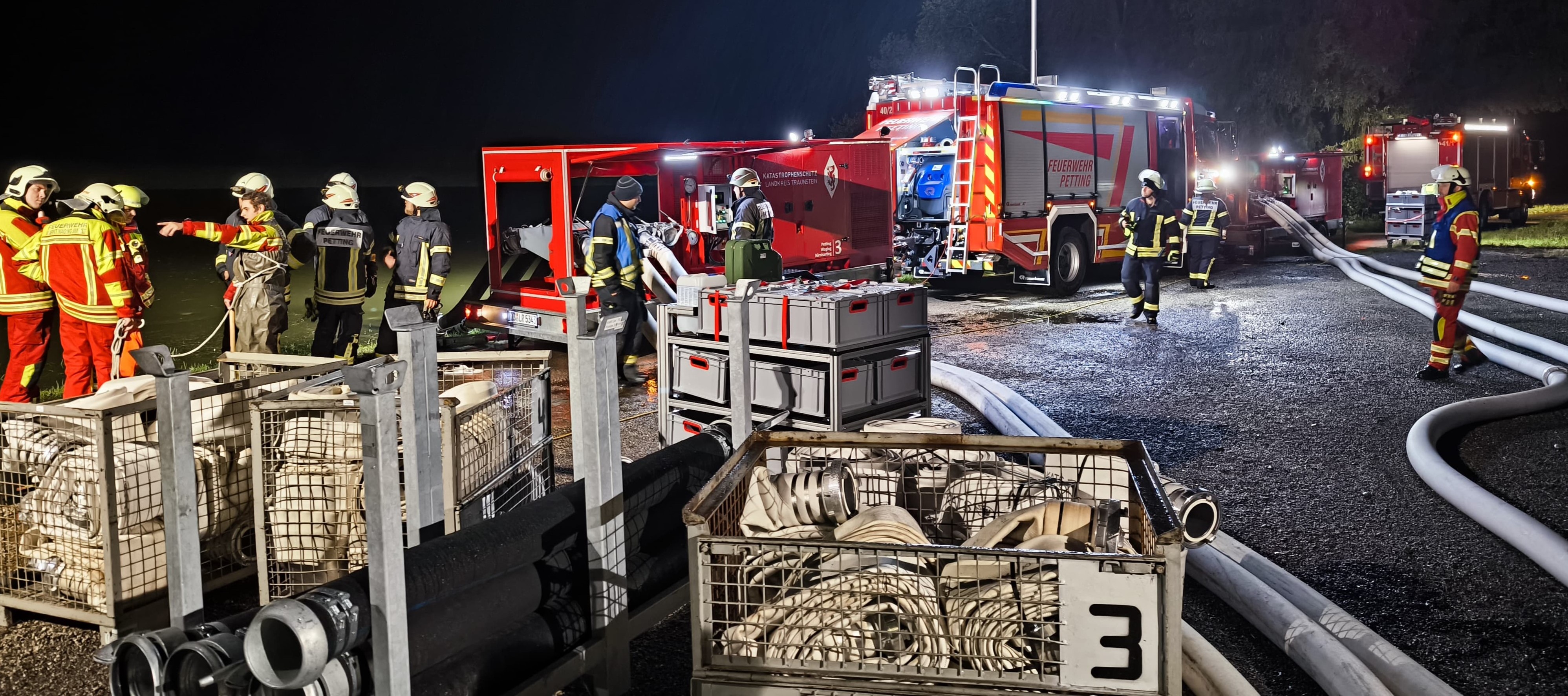 Großeinsatz in Palling - Kreisaltenheim von Wassereintritt bedroht