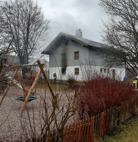 Christbaumbrand zerstört Wohnhaus