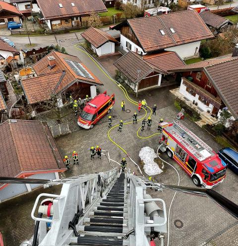 Christbaumbrand zerstört Wohnhaus