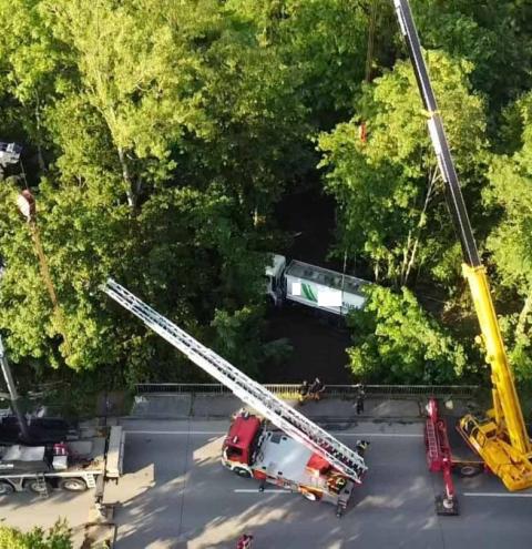 Archiv LKW im Bach Kirchheim